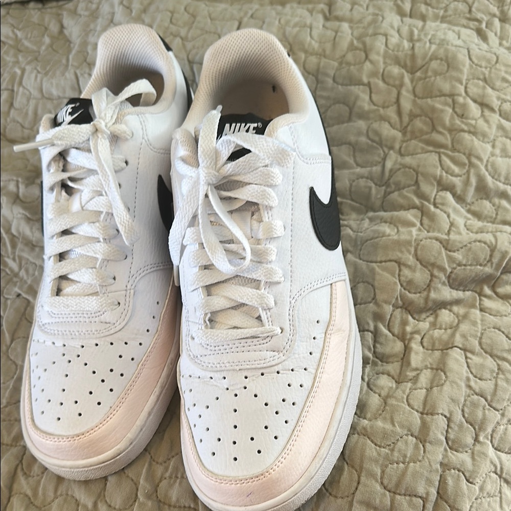 Nike White and Black Sneakers